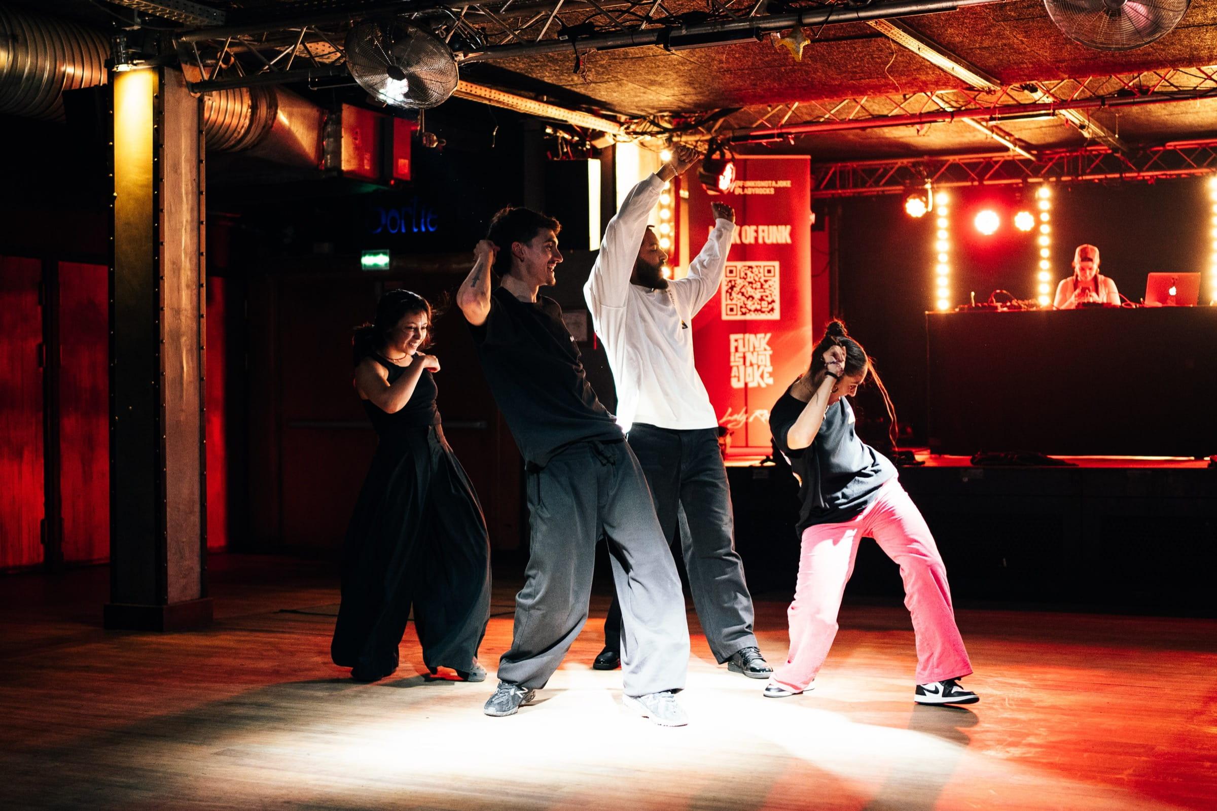 J Clan — groupe de jeunes danseur·ses